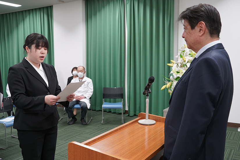 〈研修生代表による宣誓〉