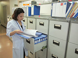 医薬品情報管理室（ＤＩ室）の様子２